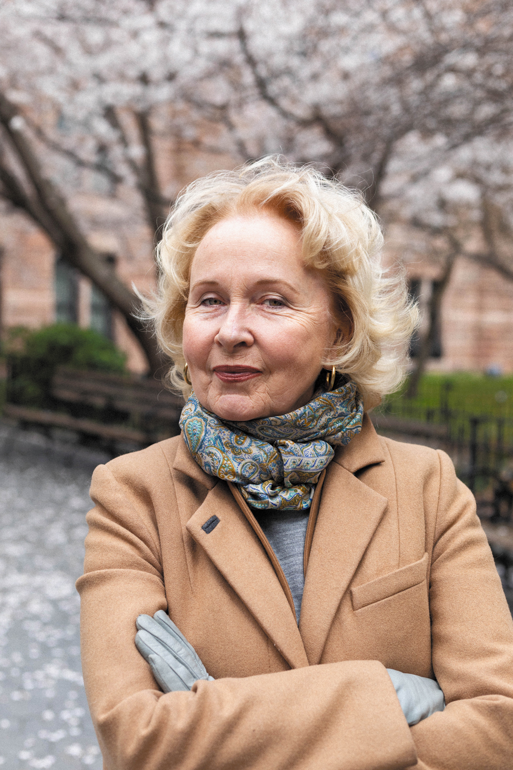 From Wonderland To Shondaland Kate Burton Stays Center Stage